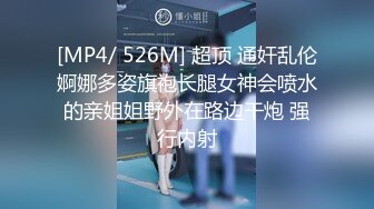 开档丝袜极品奶味小爱激情群P伺候房间里的小哥哥，全程露脸听指挥口交舔弄大鸡巴，激情上位