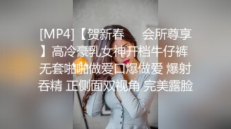 【稀缺破解摄像头】熟女VS少女看手机自慰的方式跟区别 看手机里男神解决身体需要 快速揉搓阴蒂不停呻吟 (1)