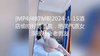 一路跟踪尾随偷拍在广场拍婚前写真的美女上厕所 原始档