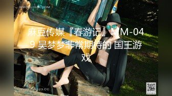 气质新人带着眼睛露脸少妇，高颜值后面有大哥给狼友上演逼逼扯蛋，撅着屁股掰开看洞洞，跳蛋抽插直冒白浆