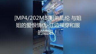 猛男自拍自己的大鸡巴爆操丰臀美女