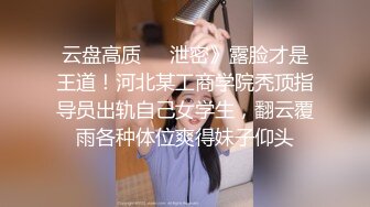 TWTP 公园女厕全景偷拍多位极品美女嘘嘘爱干净小妹屁股撅到天上去了 (1)