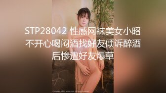 最新2024无水首发福利，推特极品绿帽反差骚妻【家有美妻初长成】订阅，非常抚媚，骚入骨髓，经常约单男来 (1)