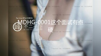 两个大哥哥大战一个美少妇，玩三P挣着换着吃屌,最后特写看屁眼