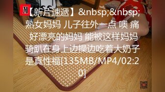 十一月最新流出厕拍大神给KTV酒吧送酒偷拍小姐尿尿性感镂空内裤长腿美女换卫生巾