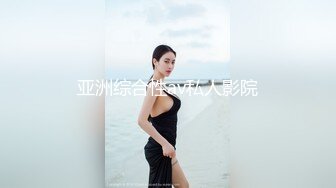 《绿帽淫妻✿新瓜速吃》淫荡女人的终极梦想，自己被老公蒙上眼睛，岔开双腿躺着，房间里一群男人排着队，而自己老公在旁边看着