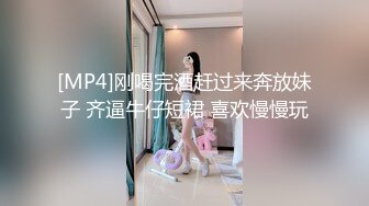 漂亮妹子沙发上炮击自慰大秀