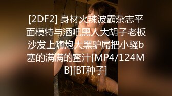 【36D顶级美乳小姐姐】这奶子堪称完美，白色小背心，两个奶子要奔出来，撩下衣服简直极品，浴室洗澡湿身诱惑