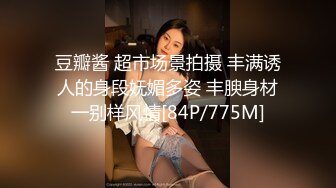 郑州洛阳小美女，万达超市无内露出，两只小葡萄俏丽，很闷骚看着周围！