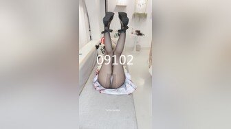 [MP4/ 607M] 今日推荐疯狂3P操翻天 极品美女性瘾强 和哥们一起操她满足饥渴小穴 前裹后操太刺激