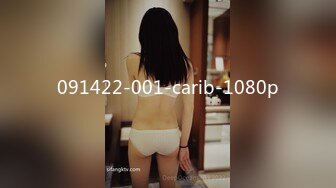 科技园蹲守斑点上衣美女的水韵小嫩B