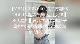 虽然带了口罩，还是能辨别绝对是美女，鲍鱼很美，主动掰穴里面很粉