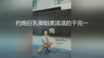 颜值不错的小江疏影少妇被两个大哥酒店玩弄，好骚啊口交大鸡巴让大哥打奶炮，吃奶舔逼抠穴各种爆草高潮不止