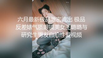 眼镜小伙网约OL装御姐美腿高跟鞋，手伸进内衣一顿摸奶