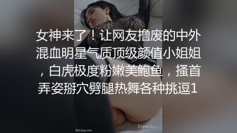 海角社区恋物癖小哥母子乱伦风韵母亲一丝不挂走进卧室 在父亲的床上被我尽情操逼