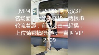 [MP4/ 843M] 短发人妻母狗少妇，束缚着骚奶子让大哥后入草屁股，自己舔着假鸡巴呻吟诱惑狼友