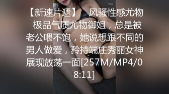 商场白色隔板全景后拍多位美女尿尿2 (2)