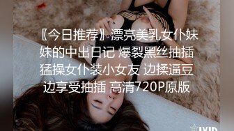 烫发小伙有这样的女友真的是幸福死了，还配合男友用手机拍摄嗨死了