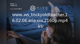 超嫩两个00后嫩妹给炮友口交双女激情，对着镜头深喉口交活不错，极品粉穴抹上扭动舔弄，翘起屁股舔逼扣穴