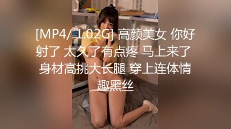 [MP4/ 360M] 疯狂小夫妻在公原里玩车震 外面人来人往车内激情不断