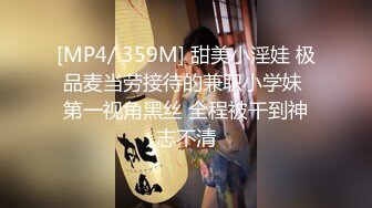 环境简陋极品美妞为赚钱下海，难得一见粉嫩美穴，大白肥臀翘起扭动，往上视角拍摄揉搓小穴，自摸了几下一脸潮红