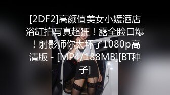 -隔壁家的美女水管坏了来借洗手间 被屋主及3个猥琐男偷窥胁迫玩5P (1)