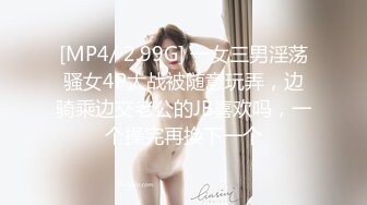 奶头好大的奶妈，黑丝诱惑，逼逼洞还是好小，挤奶滴滴滴，好浪费哦~~ 