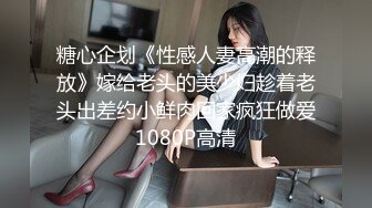 绿奴舔脚、跪看边看绿主操老婆边自己打飞机