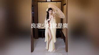 妈妈饿了跑到儿子房间吃鸡巴，自己揉奶玩逼扒下儿子内裤，舔弄大鸡巴，舔硬了自己拿着蹭逼逼，好骚啊别错过