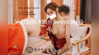 [MP4/ 1.69G] 长卷发轻熟女深喉怼嘴，奶子乱颤，沙发上后入无套操逼桌子上椅子上露脸女上位