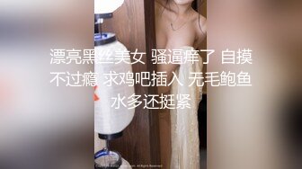 【搞沐足女技师】果然大叔最好色，挺嫩小妹，叫她骑在身上按摩，金钱诱惑加钱操逼，不要射里面会怀孕的