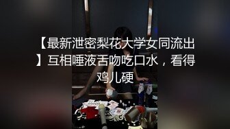 最近火爆全网露出狂淫妻『悠悠姐』最新定制-夜色下市区溜母狗 全裸江边牵绳小狗式跪爬