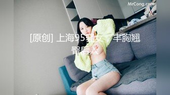 《淫声荡语✿极品骚婊》 小宝的屁股真的很棒啊，白天的时候穿裙子根本看不出来，自己女上坐着鸡巴来回摇摆。叫的那么骚也不怕室友回来听到你正在被操