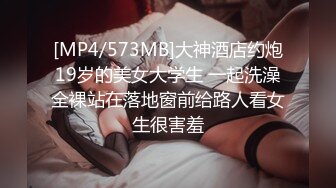 [MP4/ 881M] 极品腰细好身材美女开房大战纹身男，深喉交掏出奶子揉捏，上位骑乘抱着屁股快速打桩