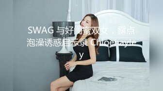 商场女厕偷拍眼镜美女尿尿B还吊着一坨白带