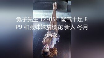 [MP4/ 409M]&nbsp;&nbsp;身材不错的眼镜御姐范美少妇玩三P，有人专业角度拍摄，硬了后入操逼