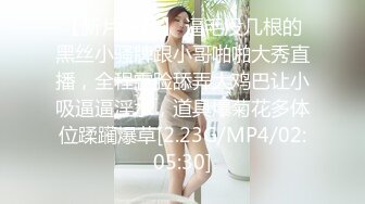 农贸市场无门开放式蹲坑全景TP年轻妹子美少妇大小便清纯眼镜美女腿好性感牛仔裤少妇粉色透明内裤好惹火