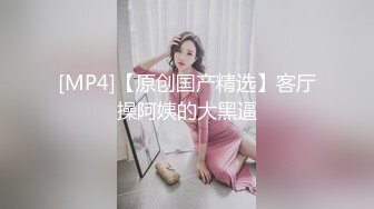 《继母发现儿子偷插充气娃娃 继母大胆进行性教育》