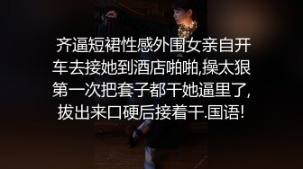 《萤石云破解》一个人在家的留守少妇洗完澡光溜溜的上床抠B自慰