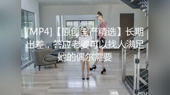 魅色夫人轻度SM调教两个性感女奴 撅着小屁股被主人用假屌和粗黄瓜插到爽 言语很是淫荡