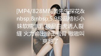 长相甜美妹子穿上连体网袜3P啪啪，特写大黑牛玩弄粉穴边后入边口交，妹子玩的很开心非常诱人