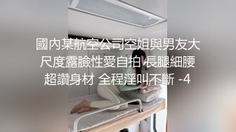 两个小百合餐厅包间里面就玩起来了