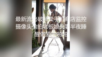 【cos系列】欢迎来到有史以来最好的兔女郎酒吧，我们的明星兔女郎Ria 久留美躺在那里等你来。