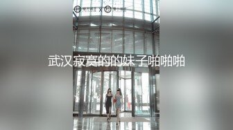 大神潜入办公楼偷拍两个漂亮的美女少妇