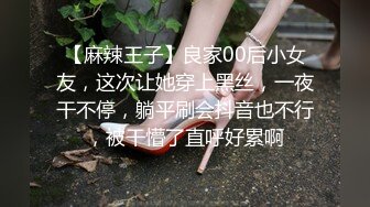 约极品美臀女技师按摩调情,脱下黑丝摸穴舔逼,翘屁股后入套子掉了内射