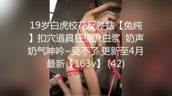 kcf9.com-办公大楼女厕偷拍白色长外套牛仔裤少妇 两片肥唇磨得发白