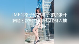 露脸黑丝情趣小美女，道具抽插无毛骚穴激情啪啪，惨遭各种蹂躏，表情好骚呻吟可射