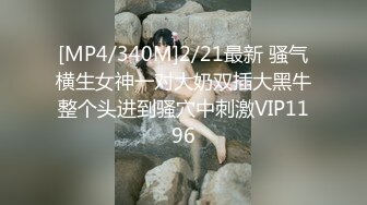 “什么声音干嘛呐”对白刺激淫荡，露脸绵羊音二次元美女小姐姐开房偸情姐夫姐姐突然来电话，小贱人简直太骚了