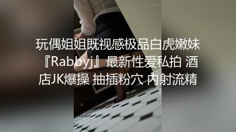 喷血推荐-香奈儿房国庆偷拍外表清纯骨子里很骚的美女衣服没脱就先来一次,干完后把鸡巴口硬还要,说：插的好深,好爽!