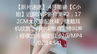 [MP4/ 908M] 小情侣酒店开房，气质眼镜小女友，临走前再干一炮，撩起衣服猛吸奶，超棒身材正入爆操